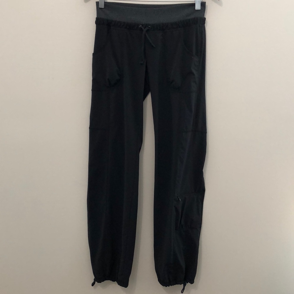 ATHLETA Size 0 Black drawstring pants w/cuff leg